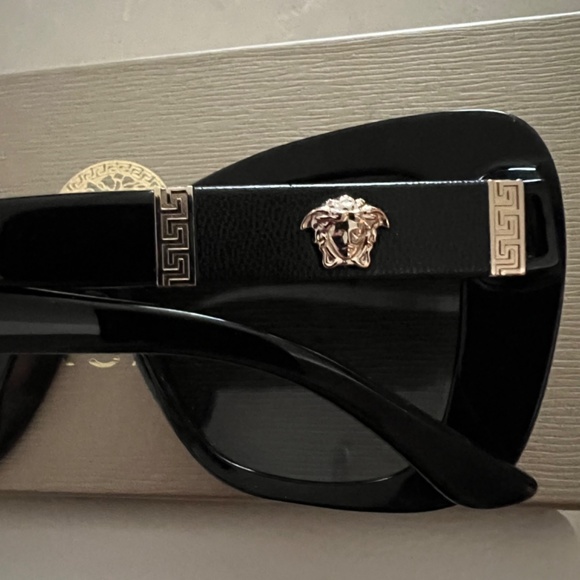 Versace cat eye sunglasses - Picture 4 of 4